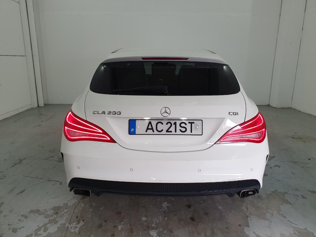 Mercedes-Benz CLA 200 CDI KIT AMG · Ano 2015 — image 9