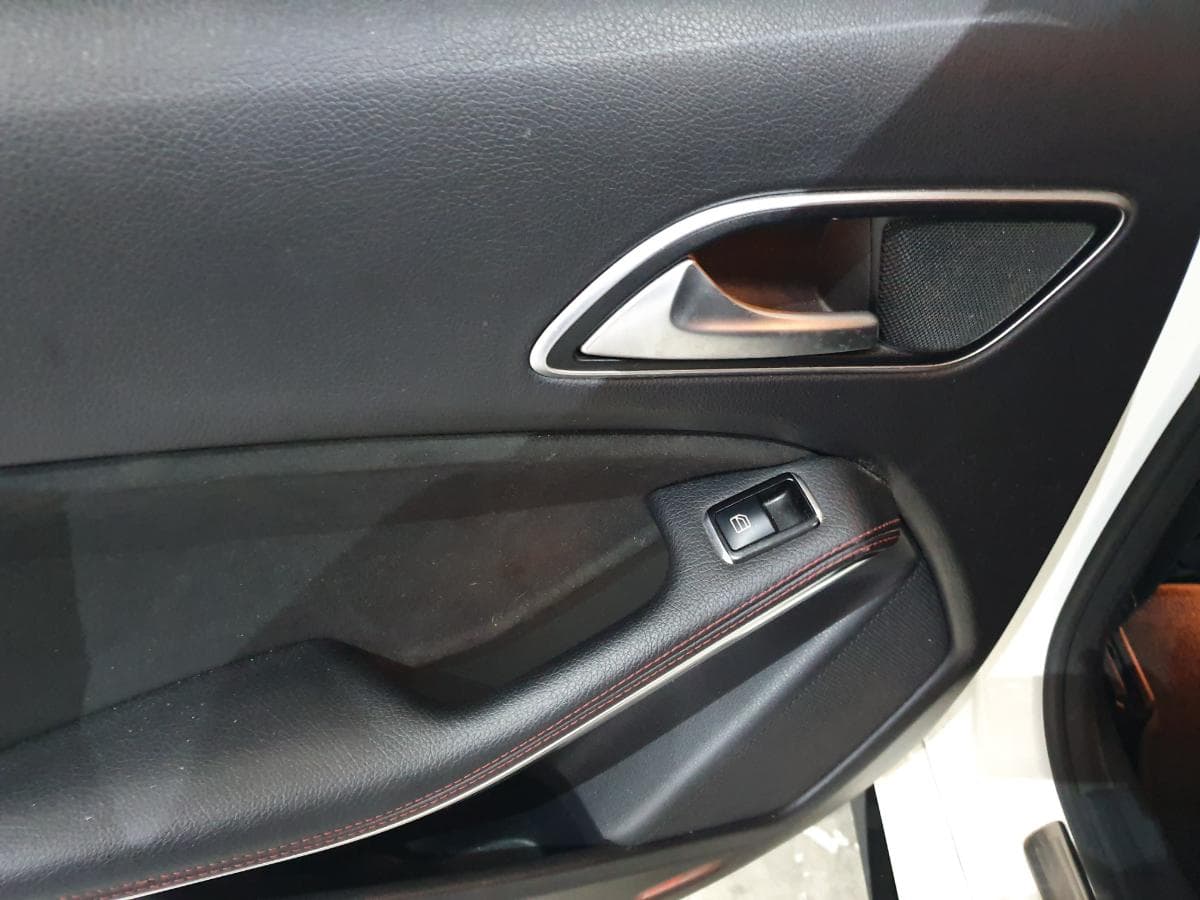 Mercedes-Benz CLA 200 CDI KIT AMG · Ano 2015 — image 24
