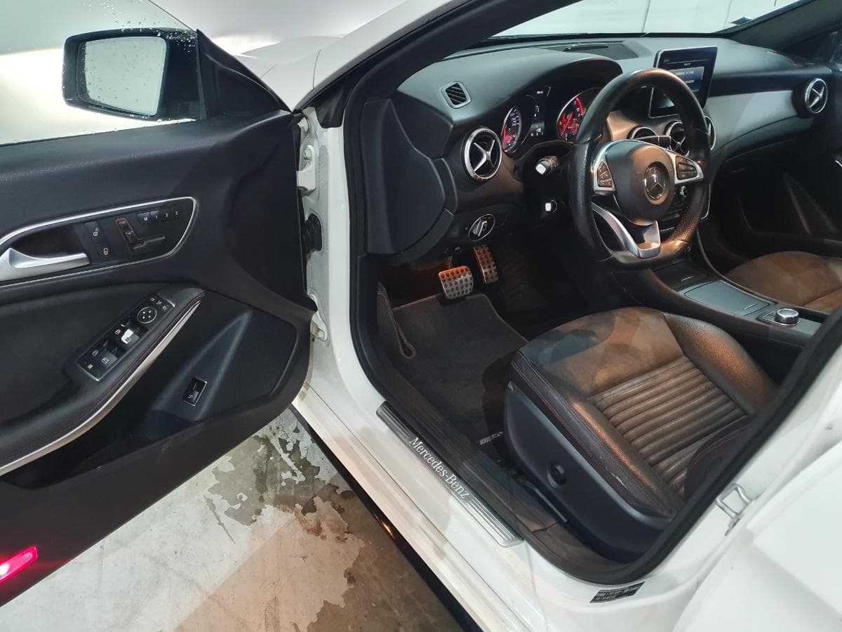 Mercedes-Benz CLA 200 CDI KIT AMG · Ano 2015 — image 22