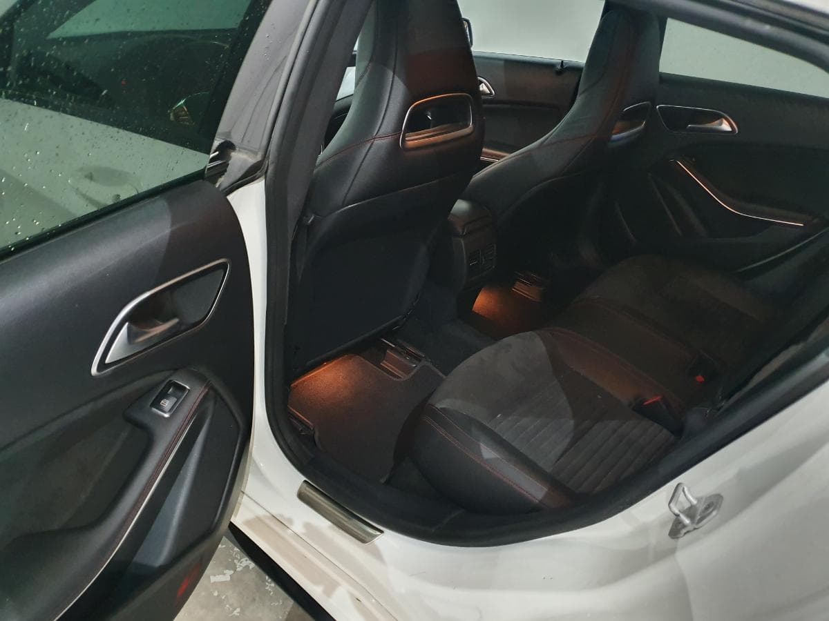 Mercedes-Benz CLA 200 CDI KIT AMG · Ano 2015 — image 25