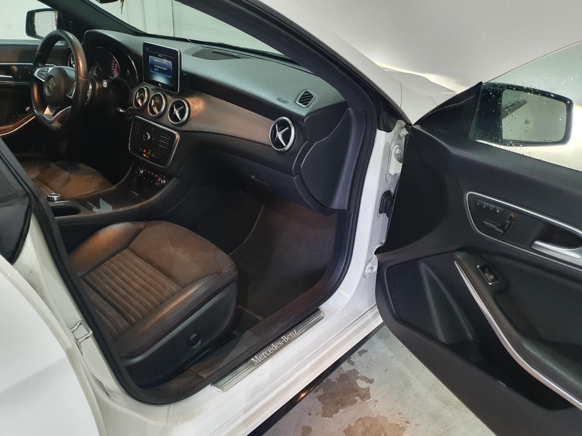 Mercedes-Benz CLA 200 CDI KIT AMG · Ano 2015 — image 26