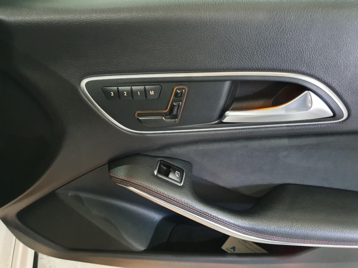 Mercedes-Benz CLA 200 CDI KIT AMG · Ano 2015 — image 29