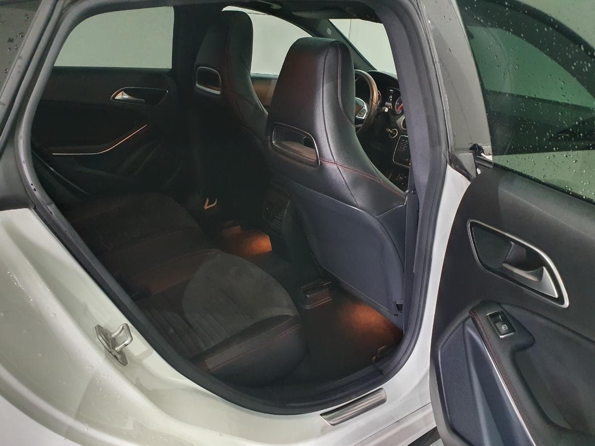 Mercedes-Benz CLA 200 CDI KIT AMG · Ano 2015 — image 31