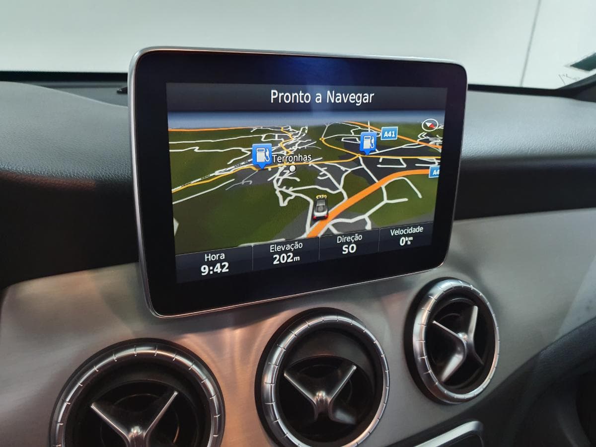 Mercedes-Benz CLA 200 CDI KIT AMG · Ano 2015 — image 34