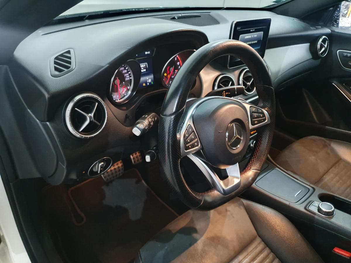 Mercedes-Benz CLA 200 CDI KIT AMG · Ano 2015 — image 39