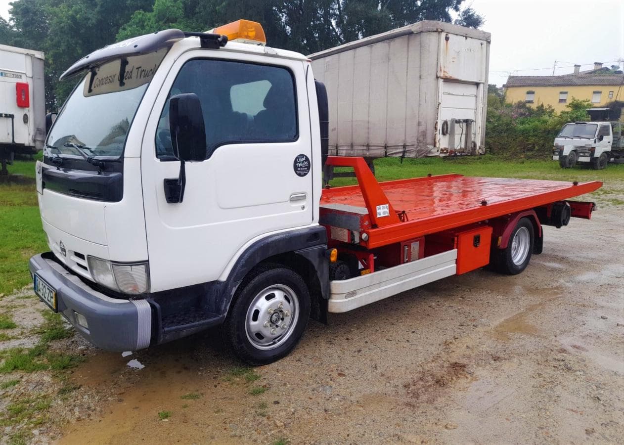 Pronto Socorro Nissan Cabstar — image 1