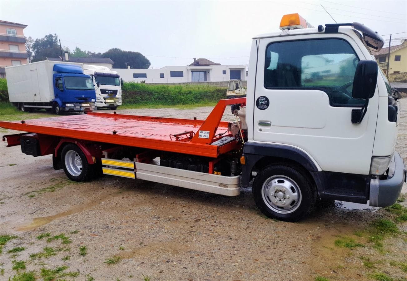 Pronto Socorro Nissan Cabstar — image 3