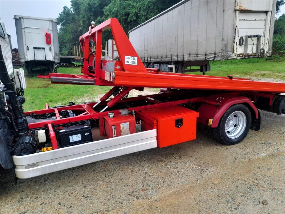 Pronto Socorro Nissan Cabstar — image 4