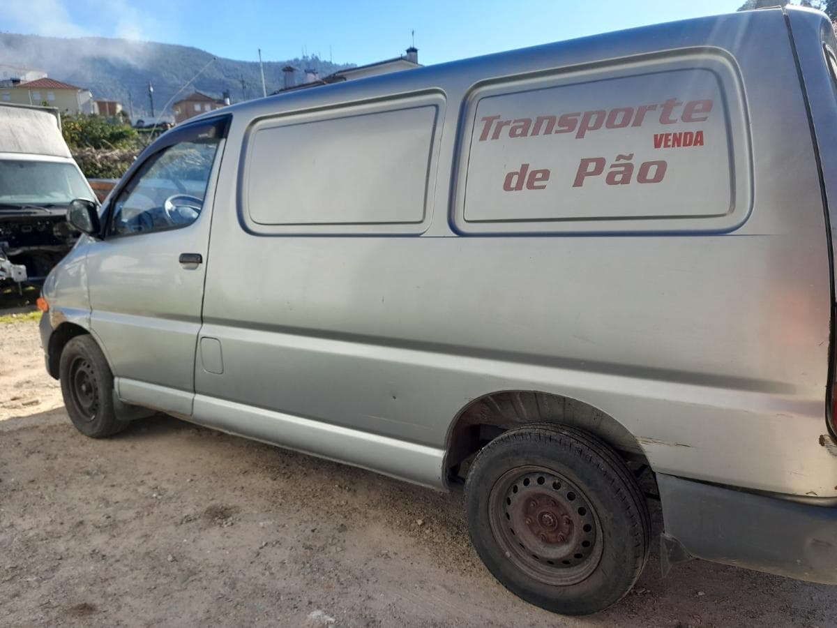 Toyota Hiace 2.5 D4D — image 1