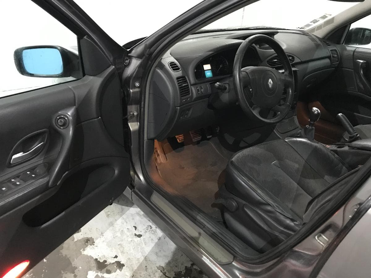 Renault Laguna 1.9 DCI · Año 2004 — imagen 26