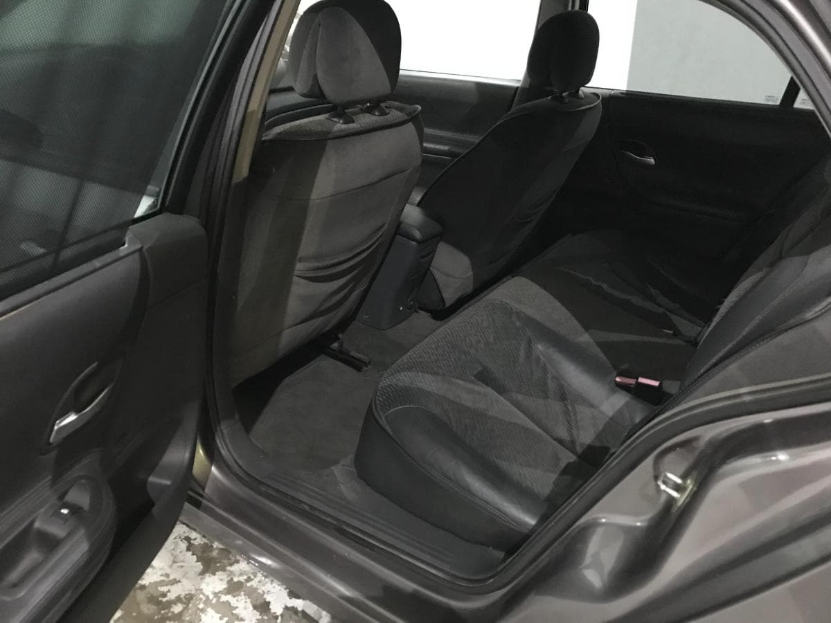 Renault Laguna 1.9 DCI · Año 2004 — imagen 30