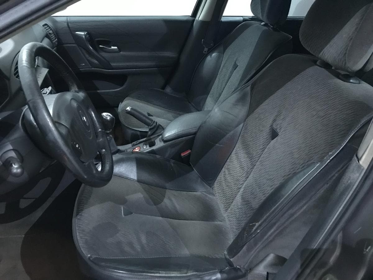 Renault Laguna 1.9 DCI · Año 2004 — imagen 47