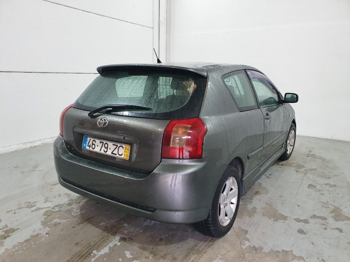 Toyota Corolla 1.4D · Ano 2004 — image 6