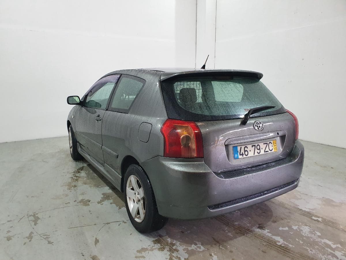 Toyota Corolla 1.4D · Ano 2004 — image 7