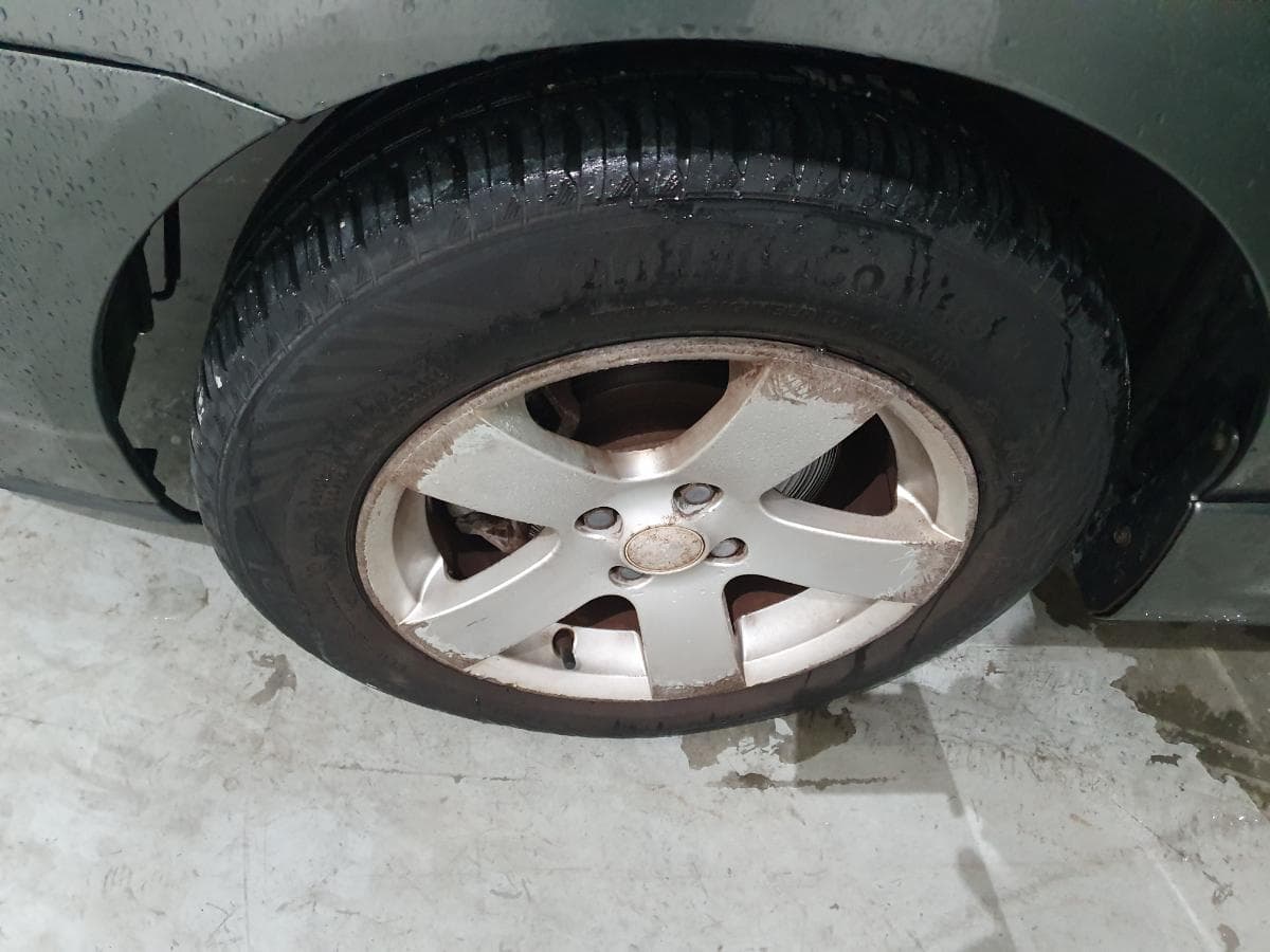 Toyota Corolla 1.4D · Ano 2004 — image 13