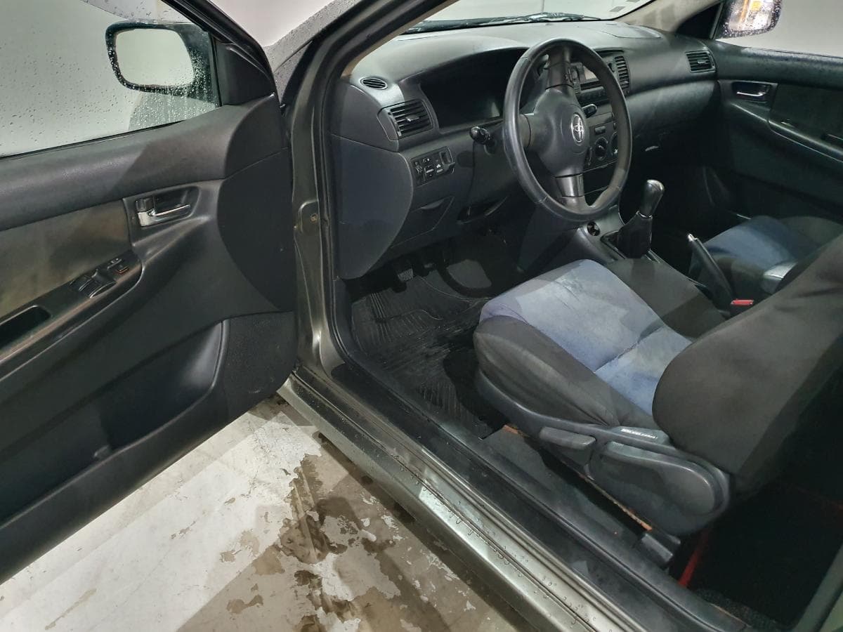 Toyota Corolla 1.4D · Ano 2004 — image 17