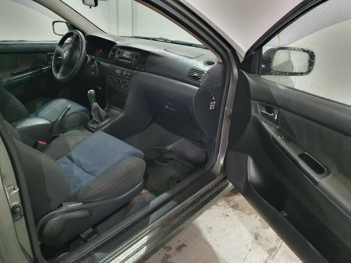 Toyota Corolla 1.4D · Ano 2004 — image 19
