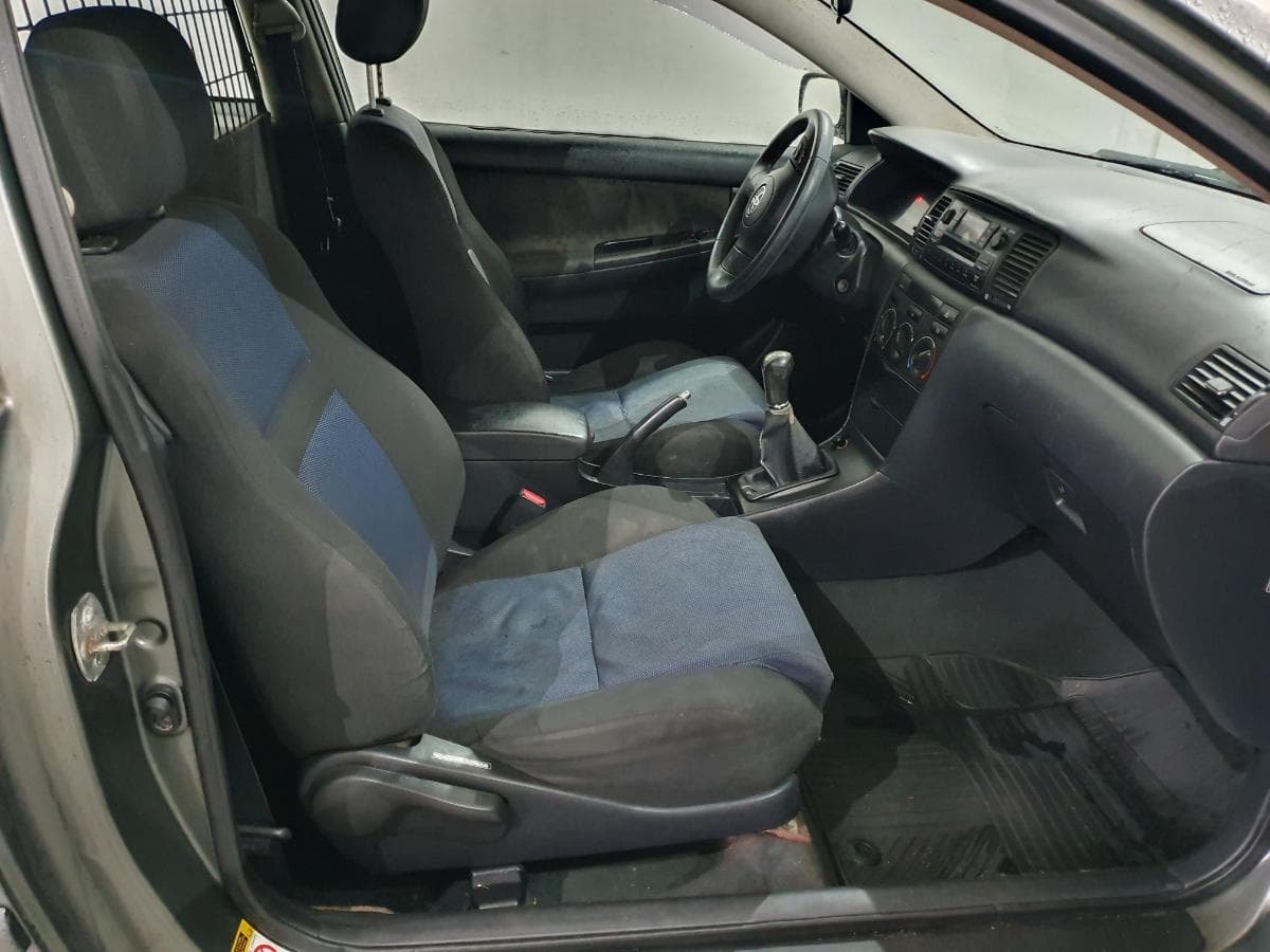 Toyota Corolla 1.4D · Ano 2004 — image 20