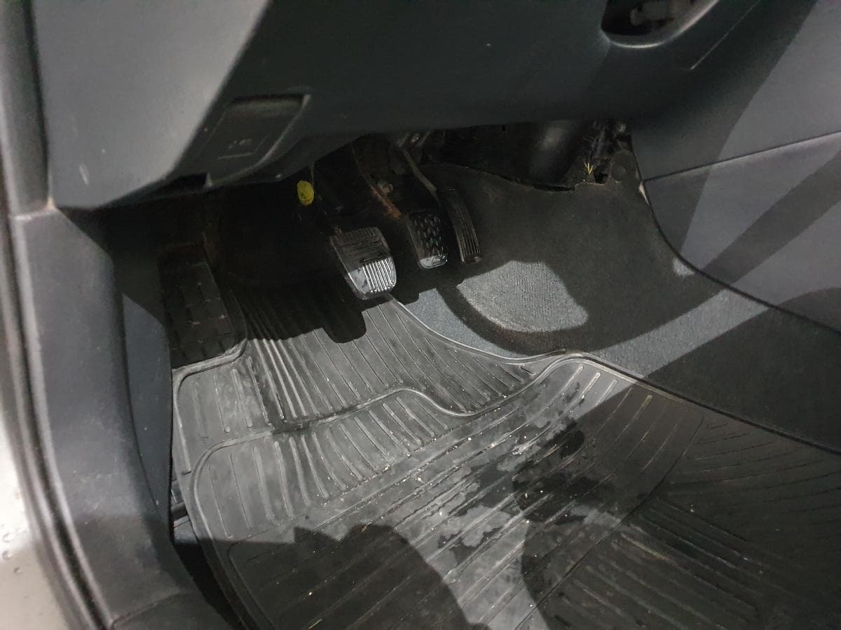Toyota Corolla 1.4D · Ano 2004 — image 22