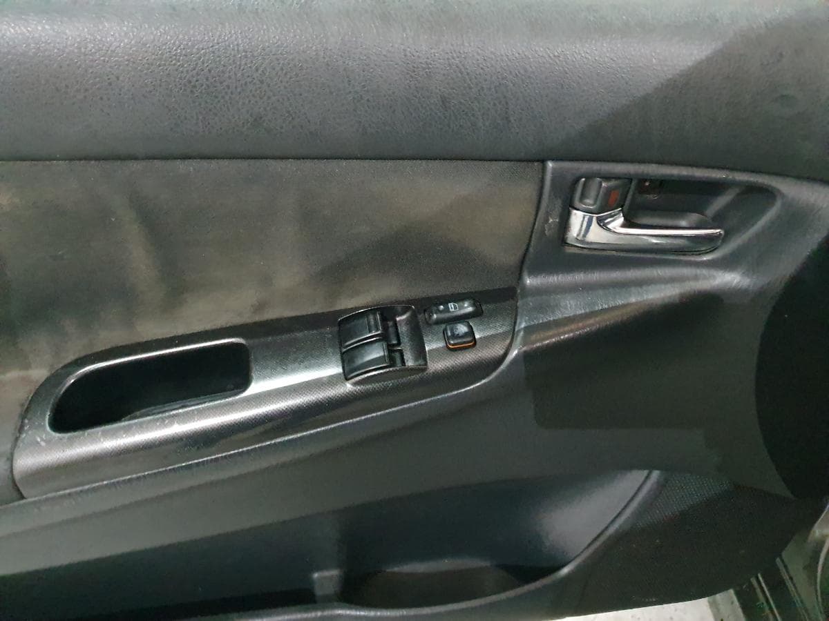 Toyota Corolla 1.4D · Ano 2004 — image 23