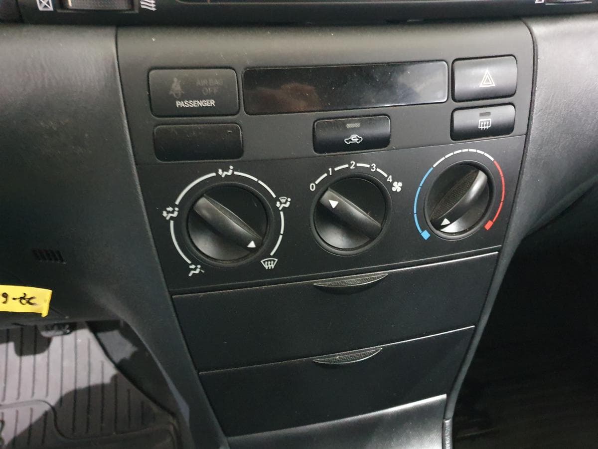 Toyota Corolla 1.4D · Ano 2004 — image 29