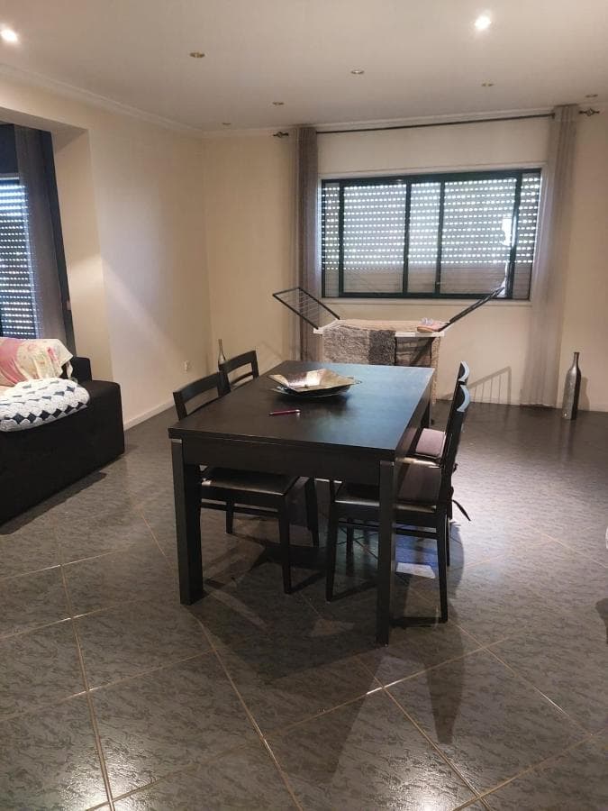 LEILÃO SUSPENSO · Apartamento T4  + Garagem · Vila das Aves — imagen 9
