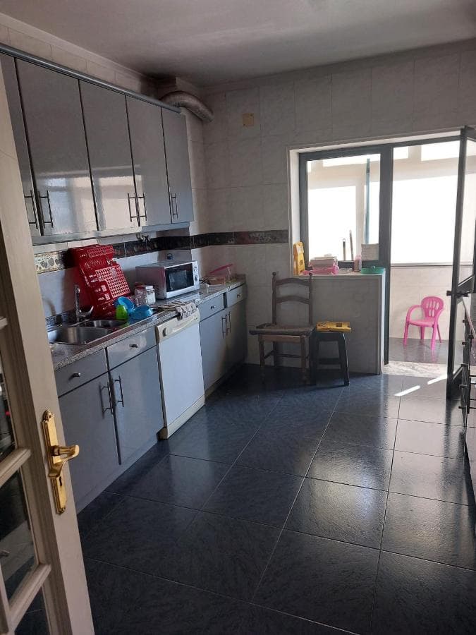 LEILÃO SUSPENSO · Apartamento T4  + Garagem · Vila das Aves — imagen 5
