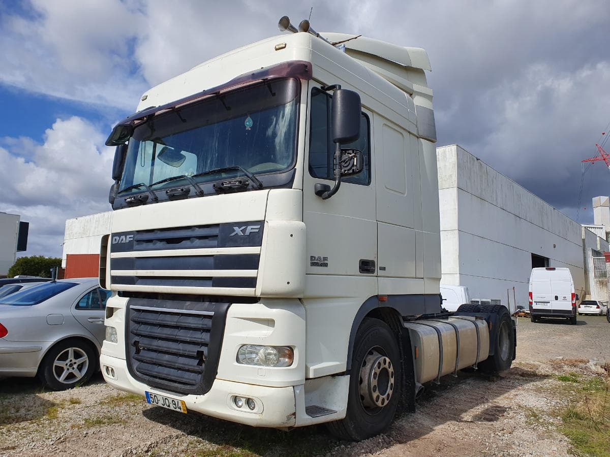 DAF XF 105.410 · Ano 2010 — imagem 2