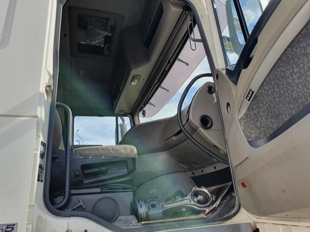 DAF XF 105.410 · Ano 2010 — imagem 19