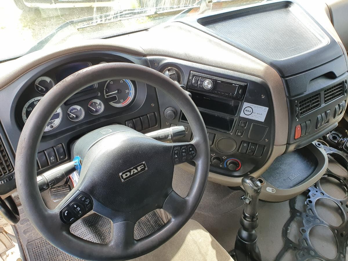 DAF XF 105.410 · Ano 2010 — imagem 28
