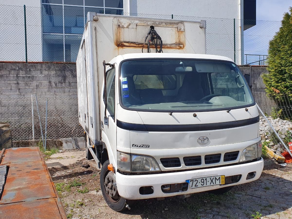 Toyota Dyna · Ano 2004 — image 2