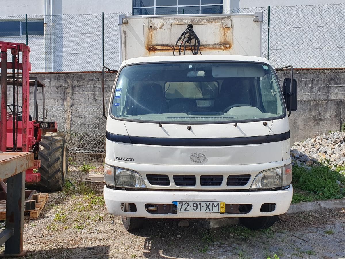 Toyota Dyna · Ano 2004 — image 3