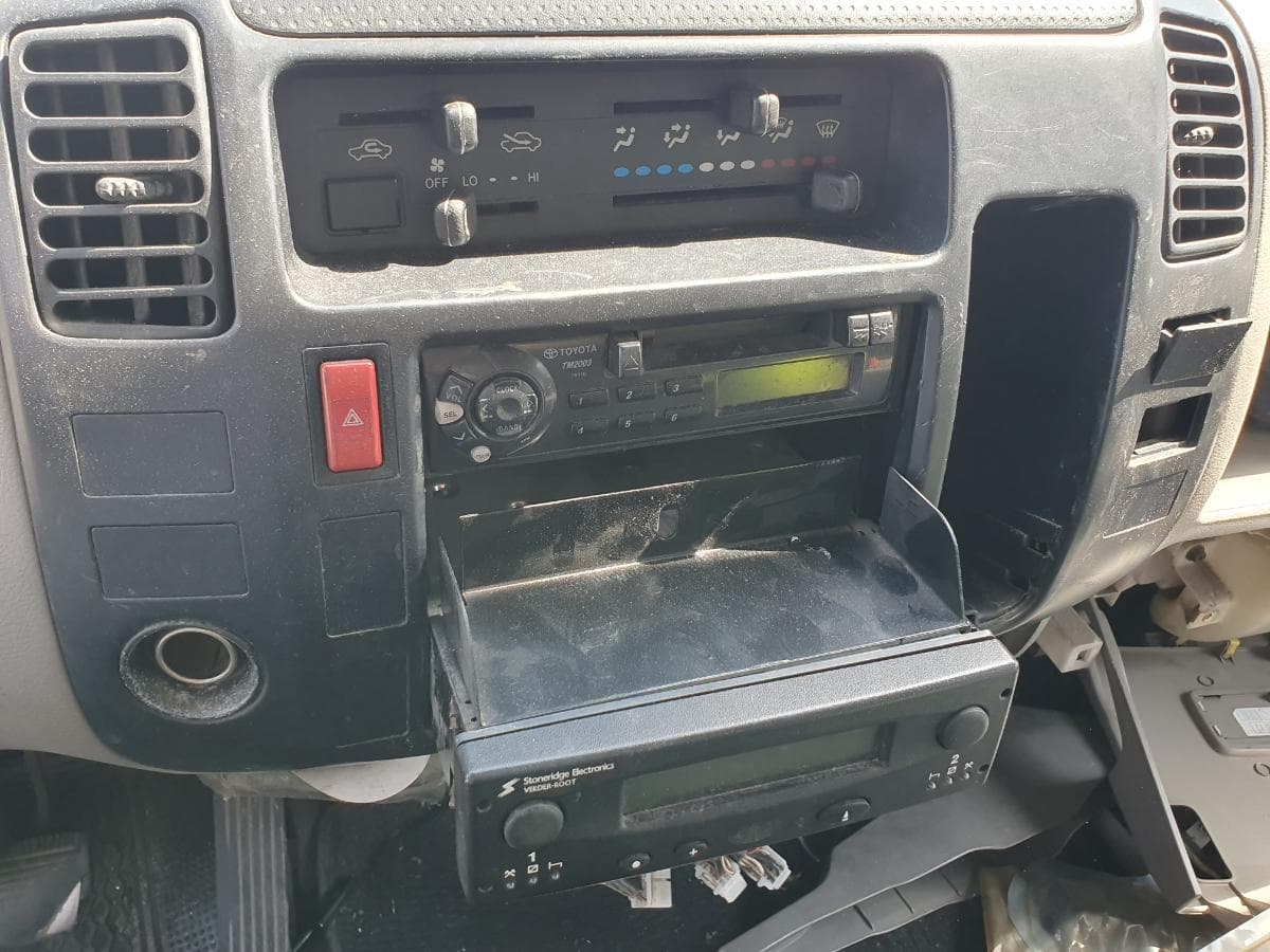 Toyota Dyna · Ano 2004 — image 26
