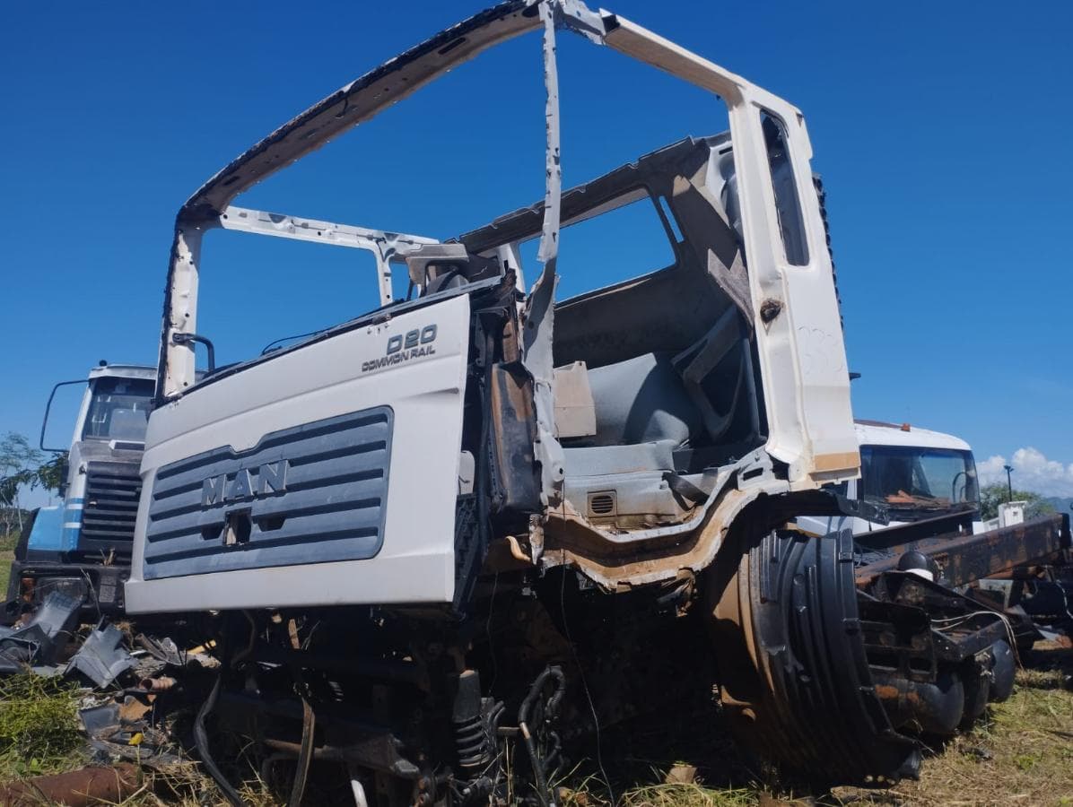 Horse Truck 6X4 MAN DIESEL TGS33.480