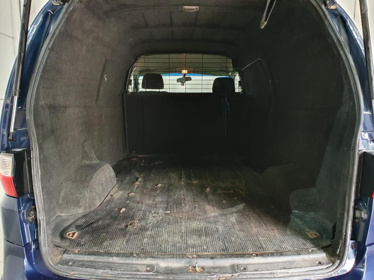 Hyundai H1 2.5 TD · Ano 2000 — imagen 9