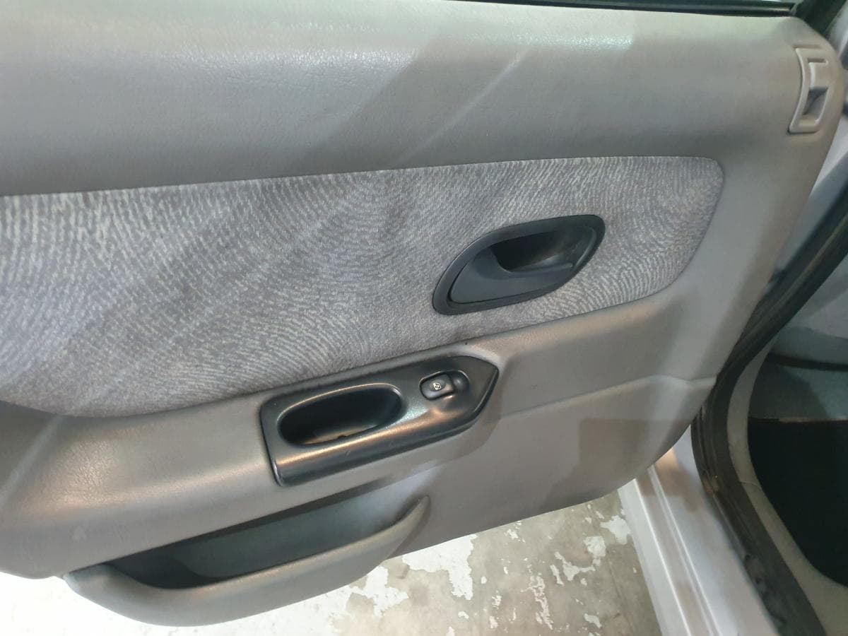 Renault Laguna 1.9 DTI · Ano 1999 — imagen 26