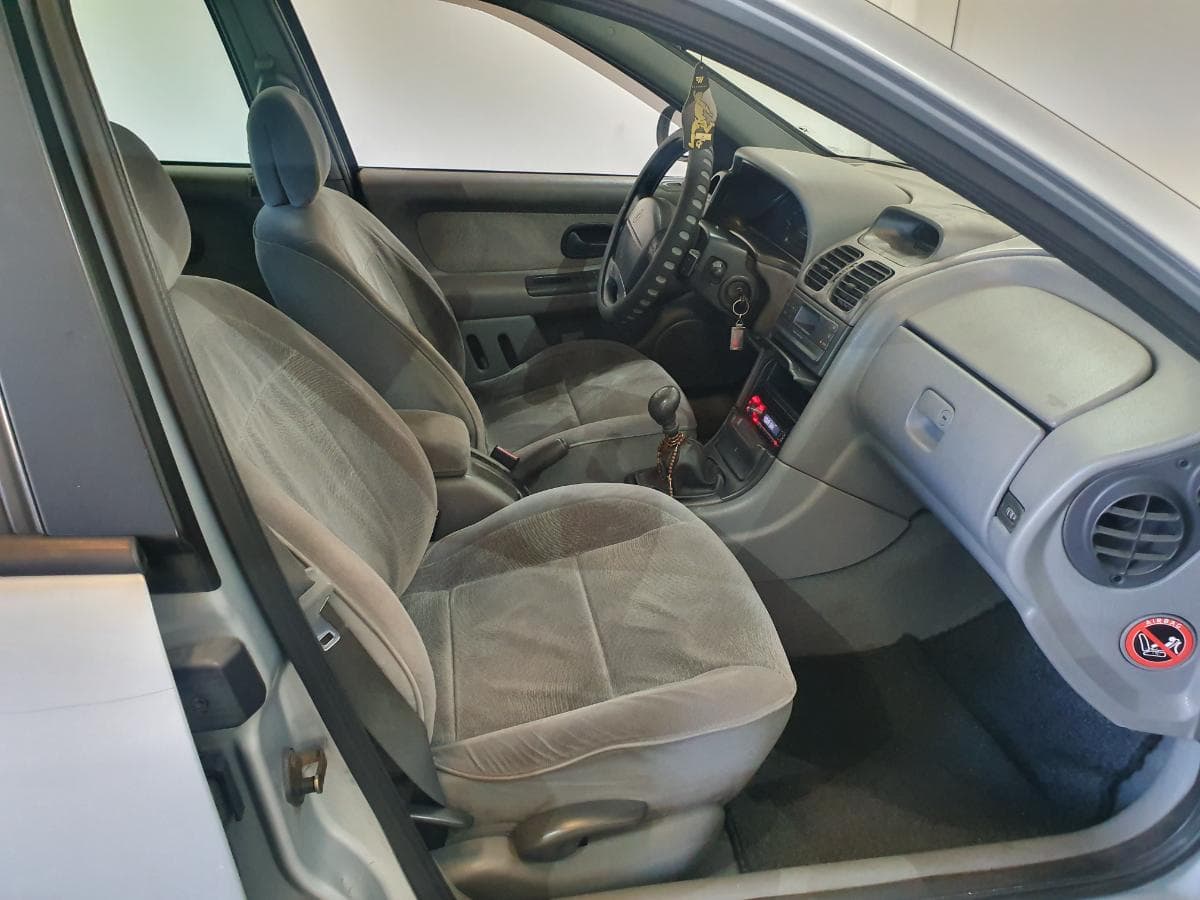 Renault Laguna 1.9 DTI · Ano 1999 — imagen 31