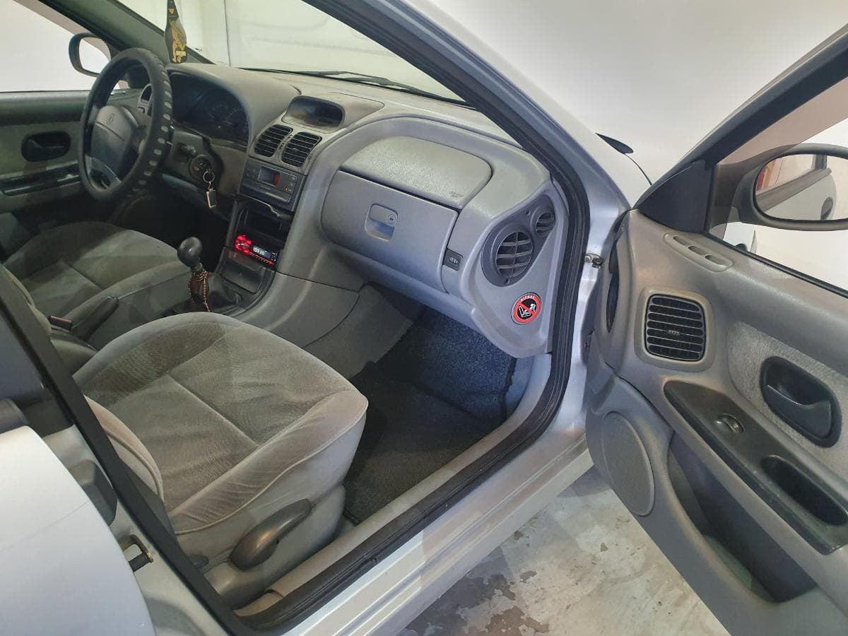Renault Laguna 1.9 DTI · Ano 1999 — imagen 35