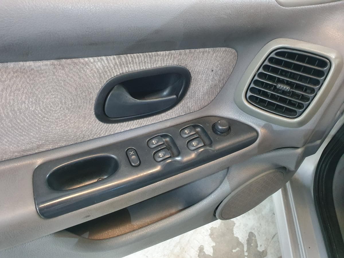 Renault Laguna 1.9 DTI · Ano 1999 — imagen 47