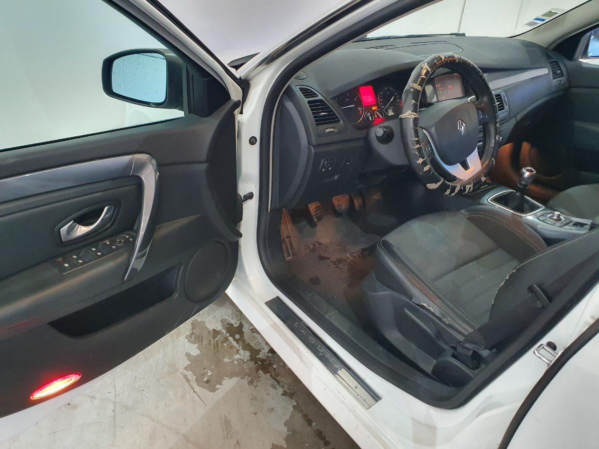 Renault Laguna 2.0 DCI · Ano 2010 — image 12