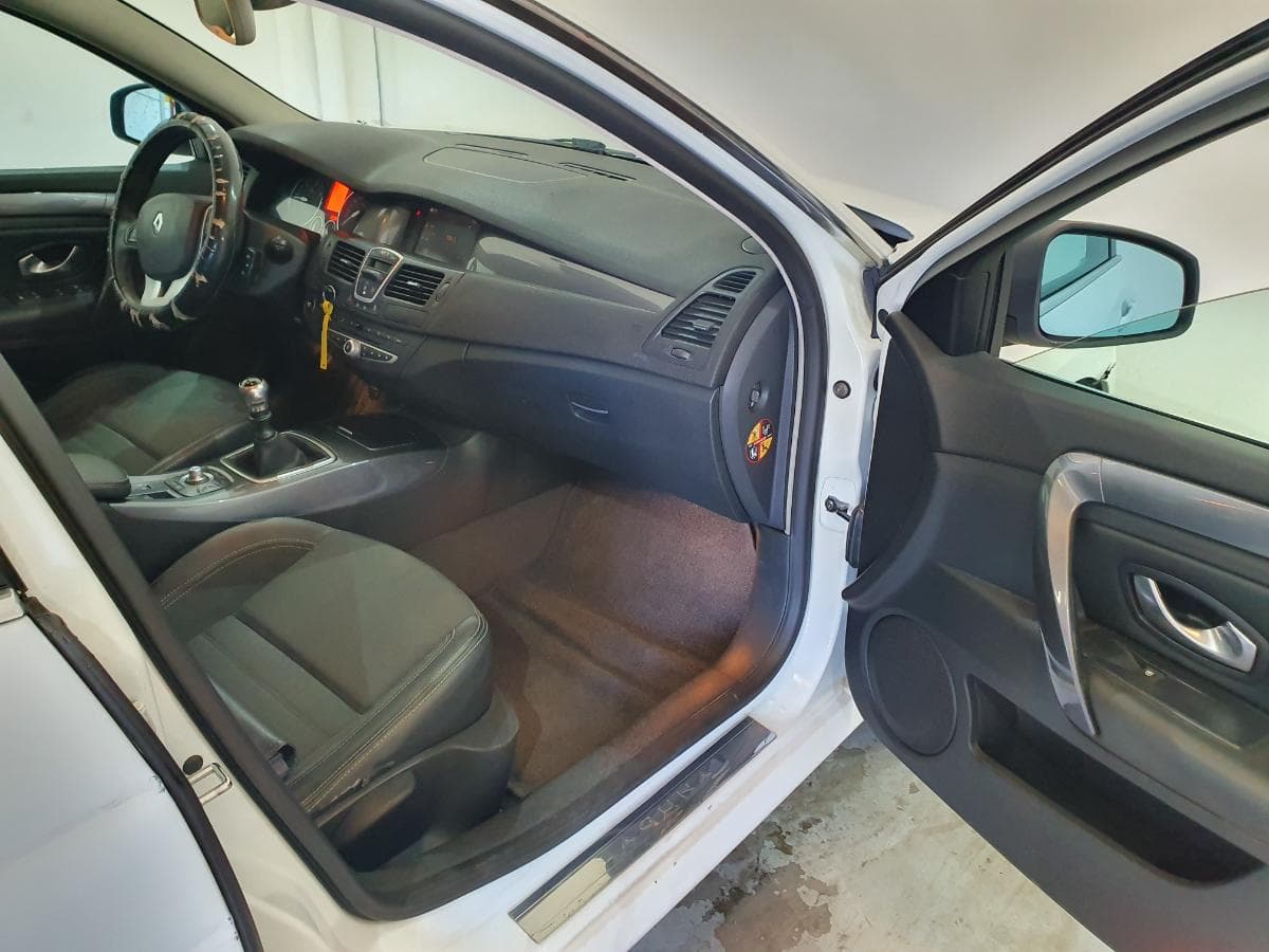 Renault Laguna 2.0 DCI · Ano 2010 — image 17