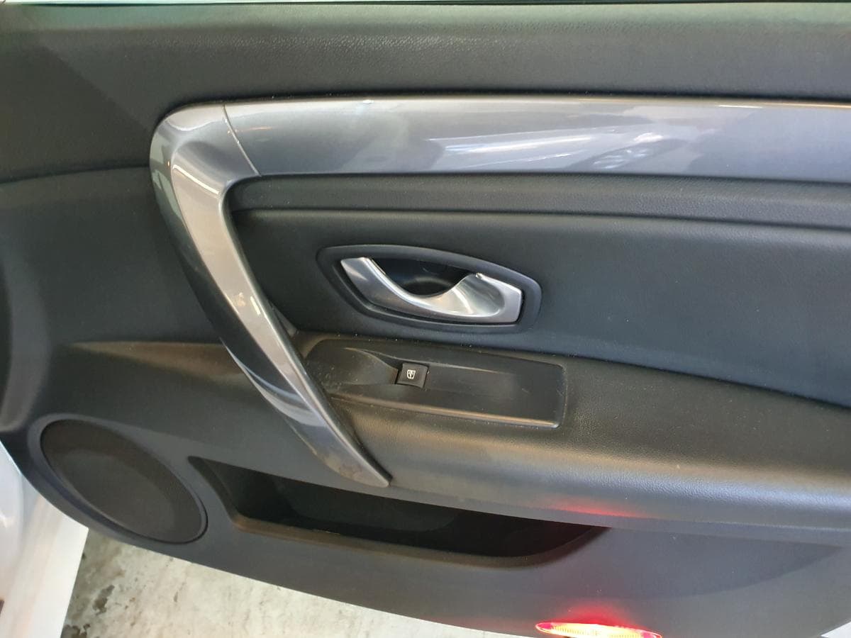 Renault Laguna 2.0 DCI · Ano 2010 — image 18