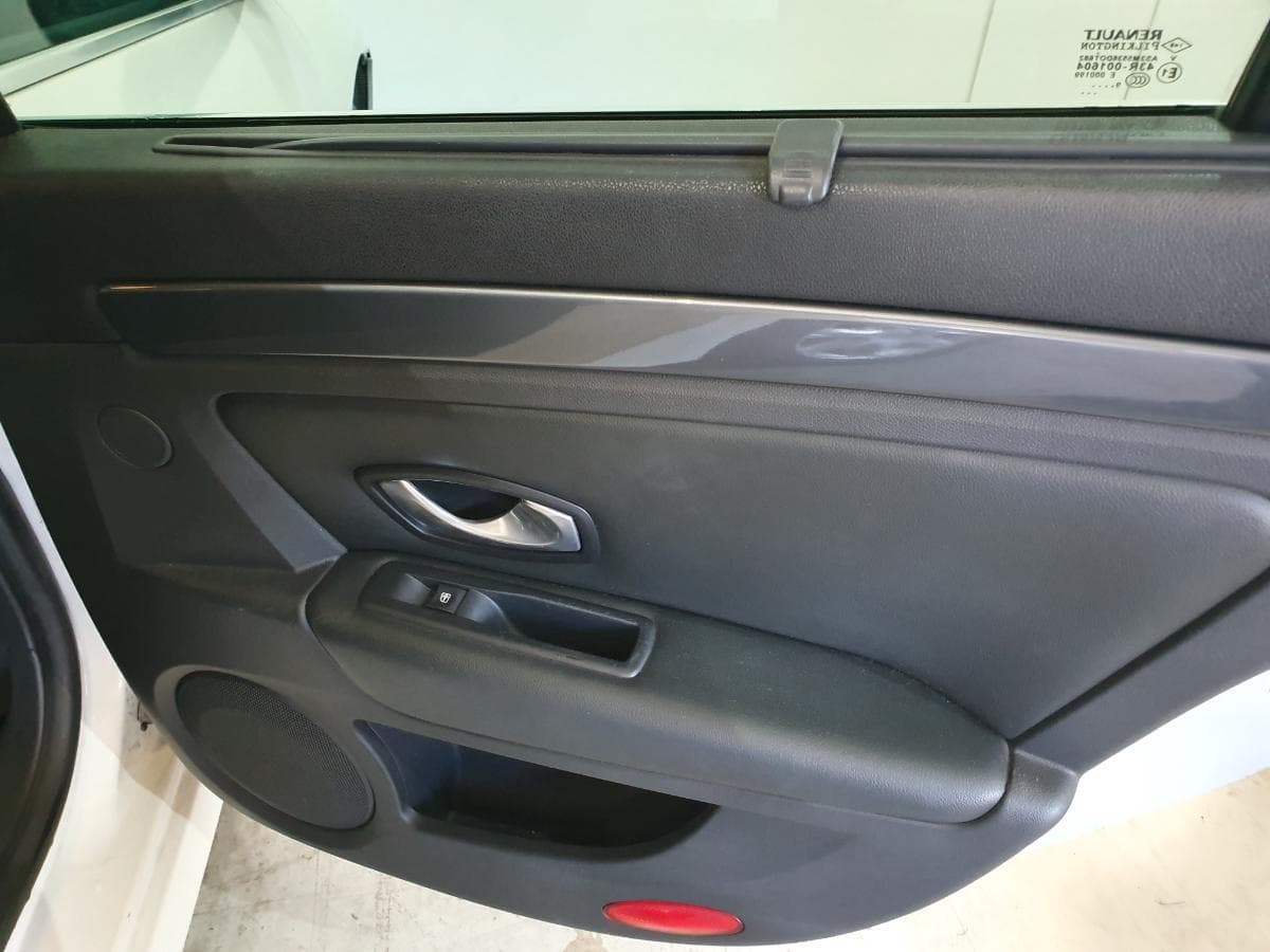 Renault Laguna 2.0 DCI · Ano 2010 — image 21