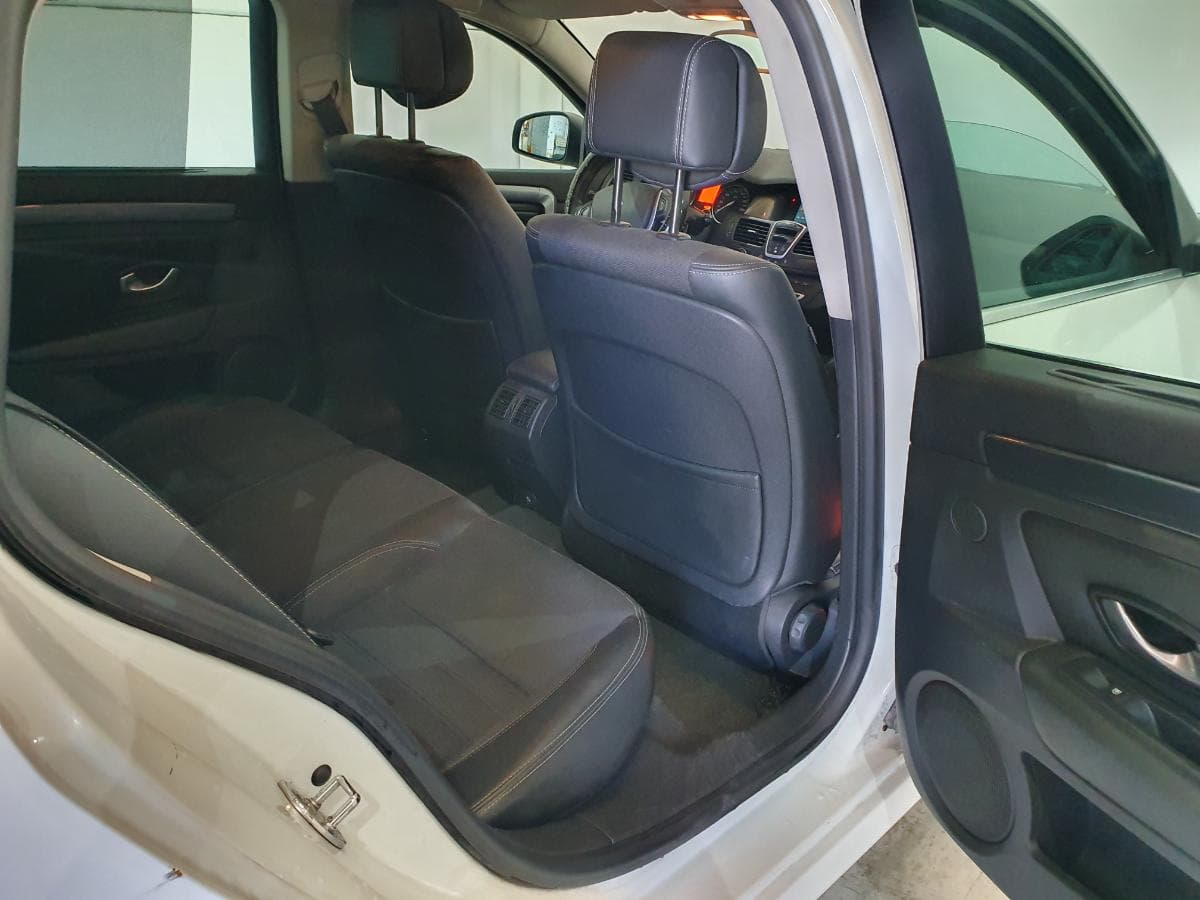 Renault Laguna 2.0 DCI · Ano 2010 — image 19