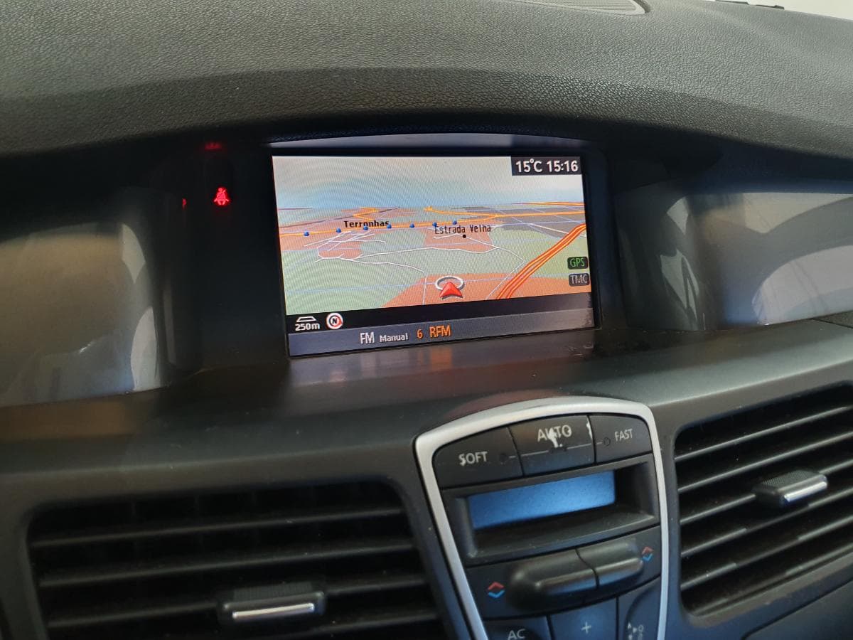 Renault Laguna 2.0 DCI · Ano 2010 — image 32