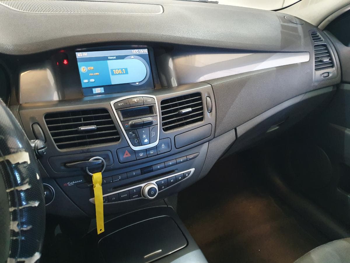 Renault Laguna 2.0 DCI · Ano 2010 — image 31