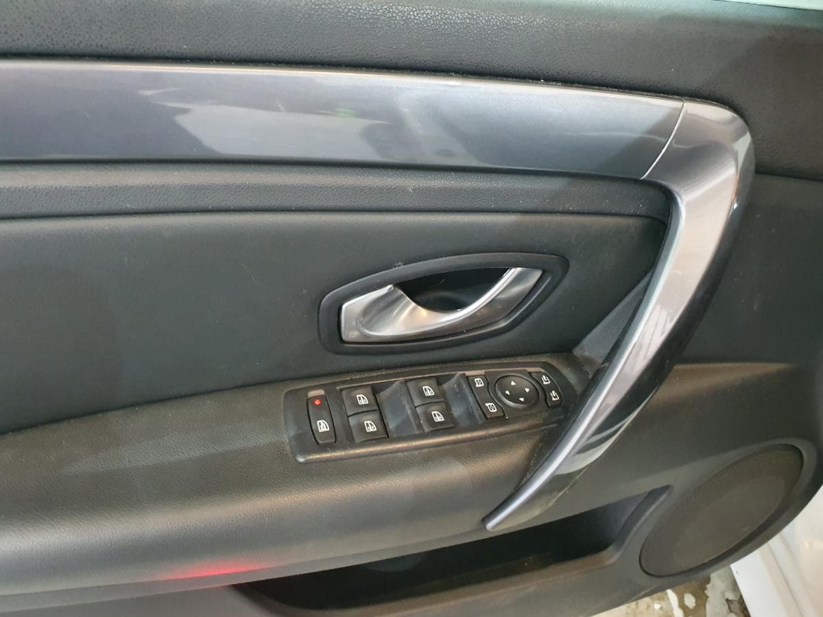 Renault Laguna 2.0 DCI · Ano 2010 — image 33