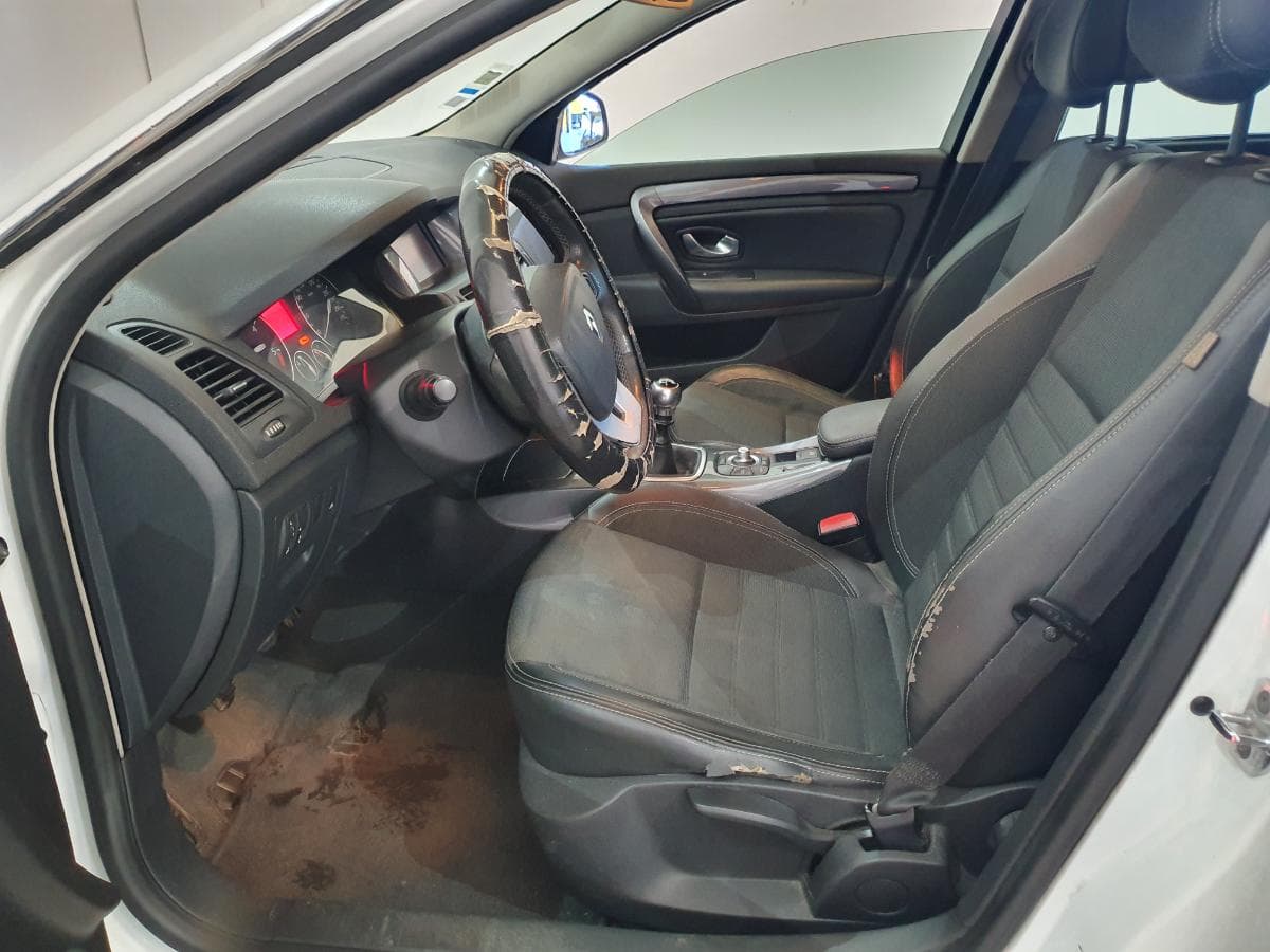 Renault Laguna 2.0 DCI · Ano 2010 — image 35