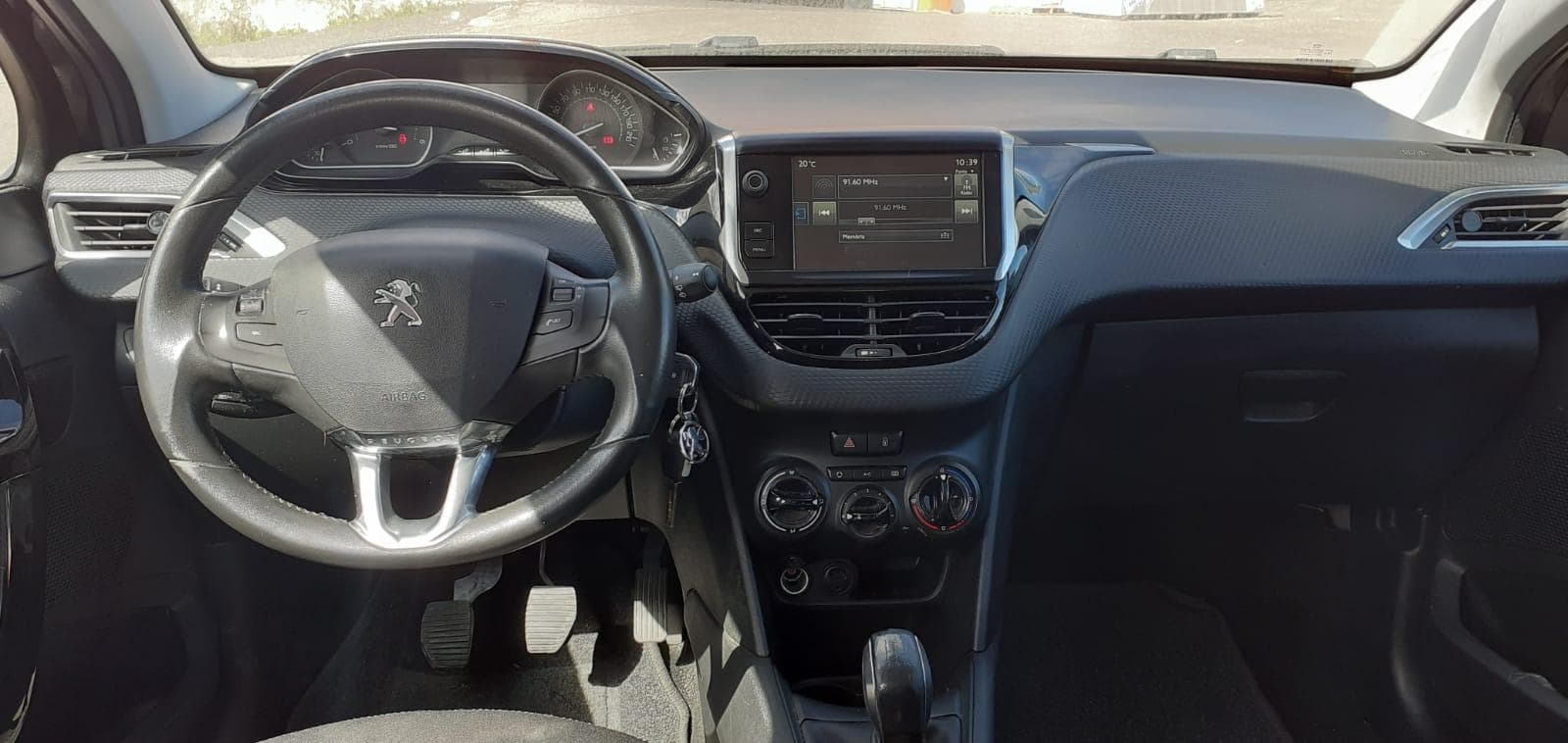 Peugeot 208 1.6 HDI · Ano 2016 — image 18