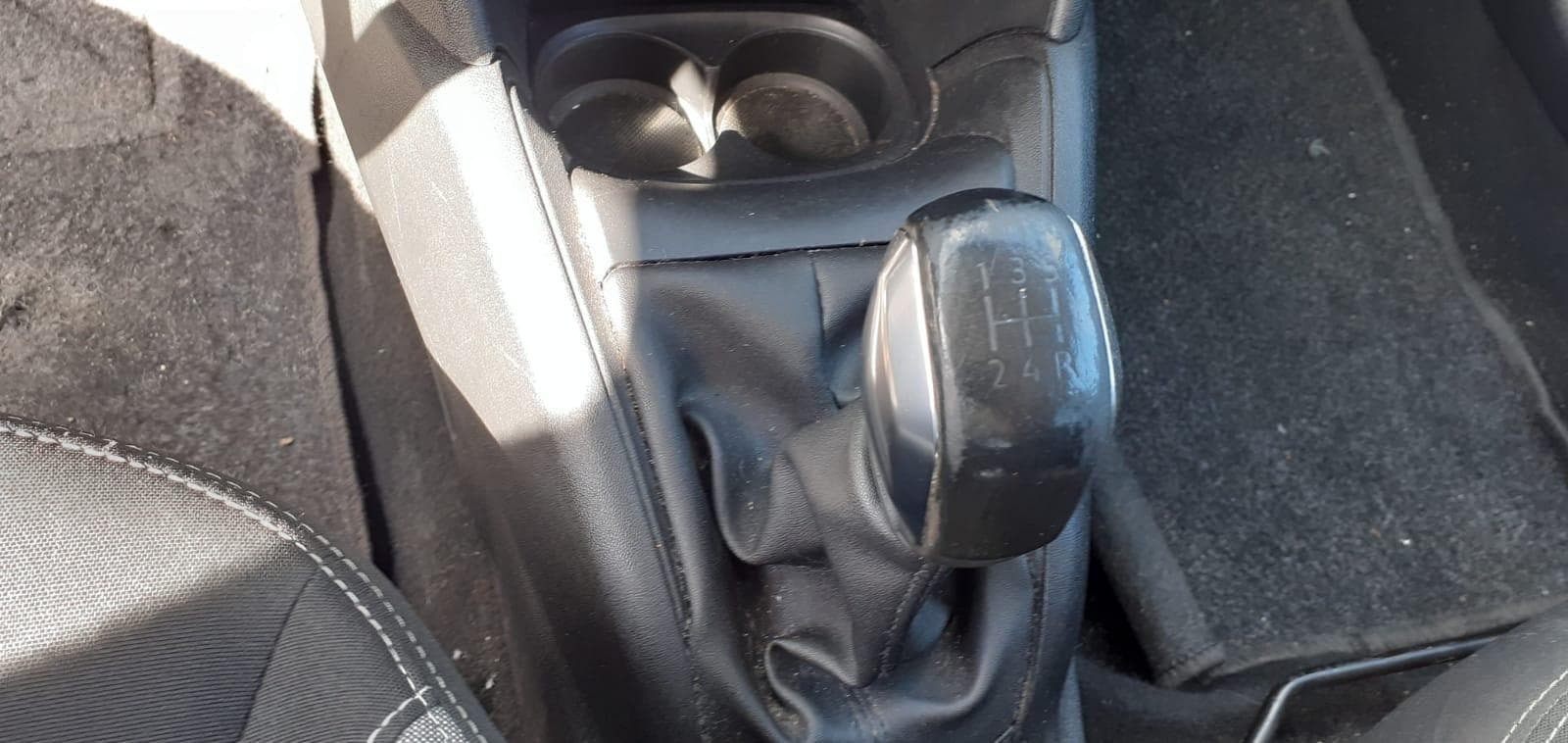 Peugeot 208 1.6 HDI · Ano 2016 — image 23